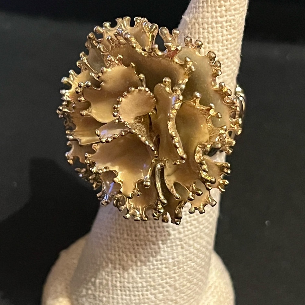 Gold Tone Oversized Dimensional Statement Ring! - image 5